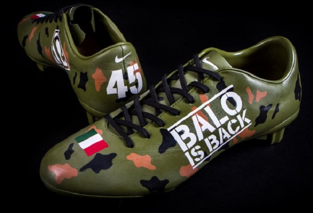 This is the pair of Nike Mercurial Miracle FG III completely customized by Mr Dheo for Mario Balotelli, with camouflage colors and the inscription Balo is back