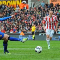 Manchester United's Robin van Persie scores a penalty against Stoke, breaking his goal drought