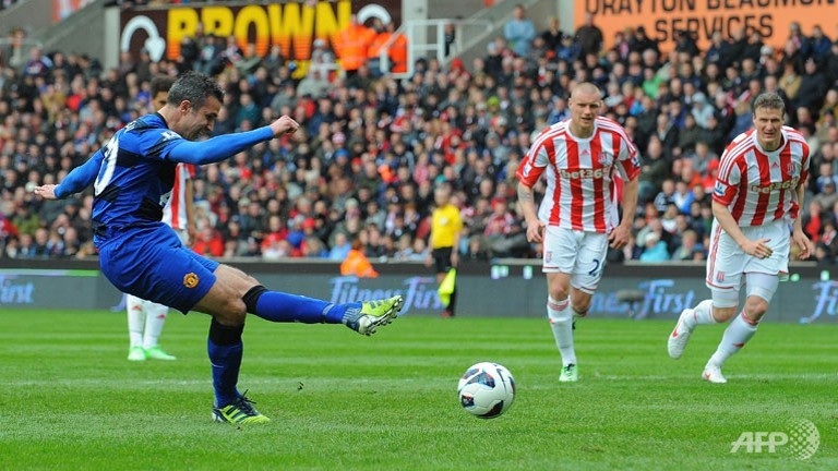 Manchester United's Robin van Persie scores a penalty against Stoke, breaking his goal drought