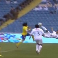 ‫Emad Al Hosani scores a scissors kick from a corner - Al Ahli vs Al Nassr