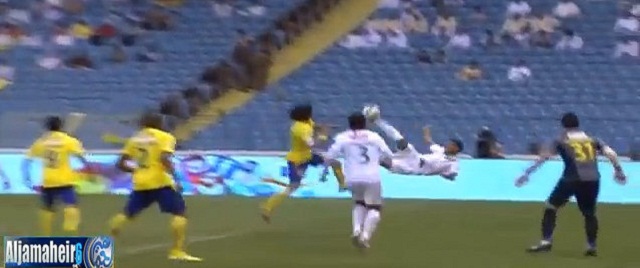 ‫Emad Al Hosani scores a scissors kick from a corner - Al Ahli vs Al Nassr