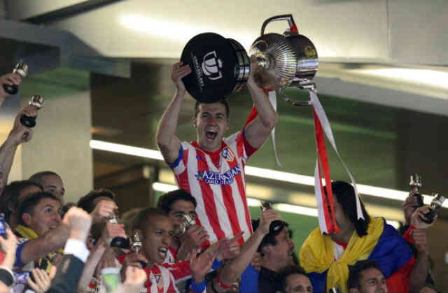 Atletico Madrid celebrate their trophy as a team