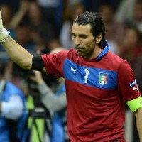 Buffon admires Zlatan as being one of the best strikers out there