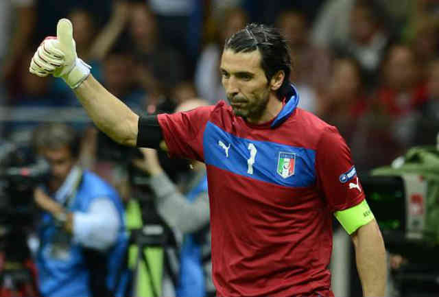 Buffon admires Zlatan as being one of the best strikers out there