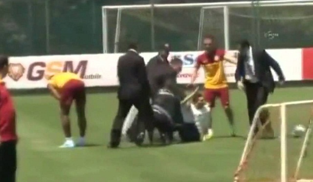 Drogba Injured by Fan During Galatasaray's Training