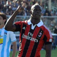 Ex-Manchester City striker Mario Balotelli scores twice as AC Milan close in on a Champions League spot with a 4-0 win over Pescara