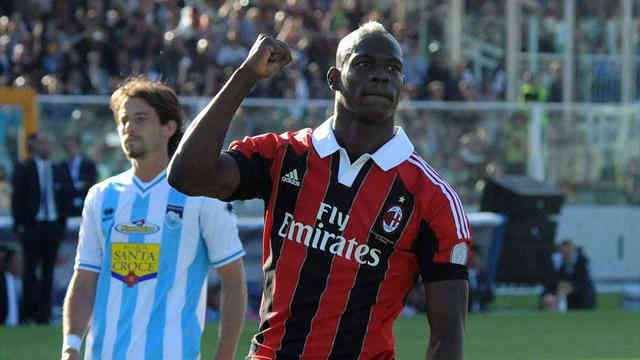 Ex-Manchester City striker Mario Balotelli scores twice as AC Milan close in on a Champions League spot with a 4-0 win over Pescara