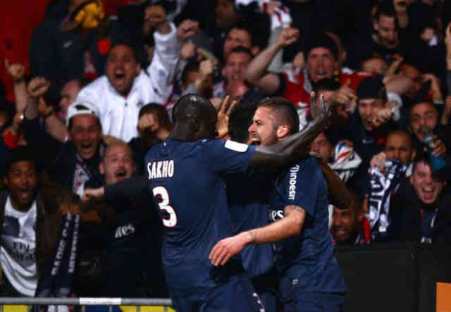 Menez brings the victory for PSG as he celebrates!