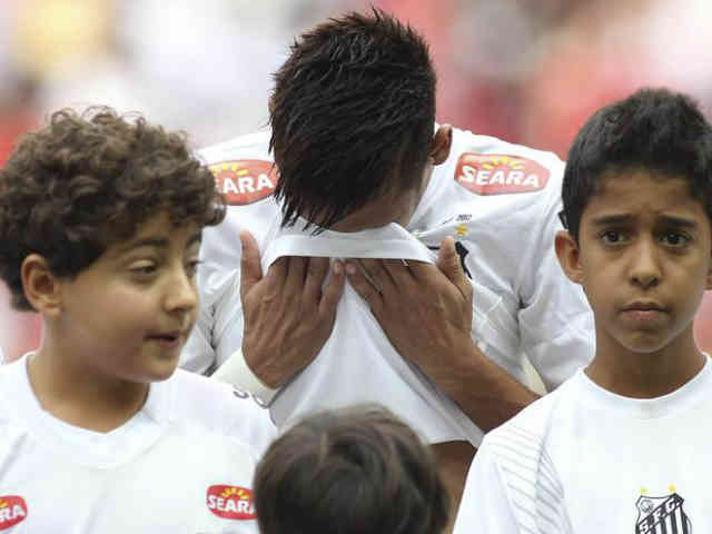 Neymar cries as he will leave Santos and go to FC Barcelona