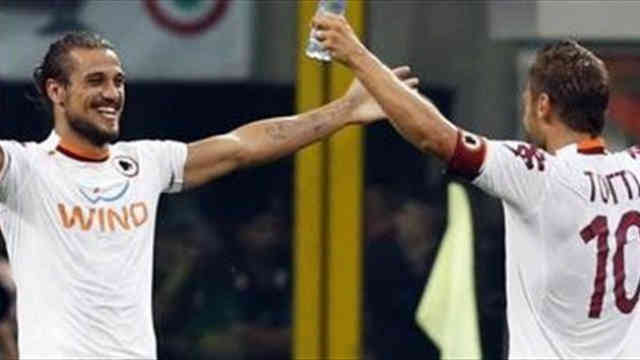 Osvaldo gets the last goal of the match and wins it for AS Roma