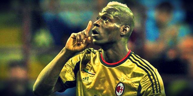 The AC Milan -Roma game was stopped because of racist chants to Mario Balotelli