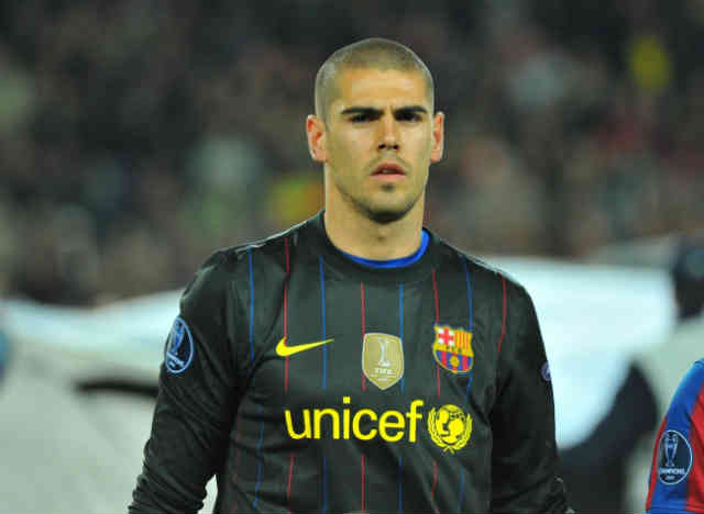 Victor Valdes will stay in FC Barcelona until 2014