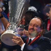 Rafa Benitez lifts the Europa Cup