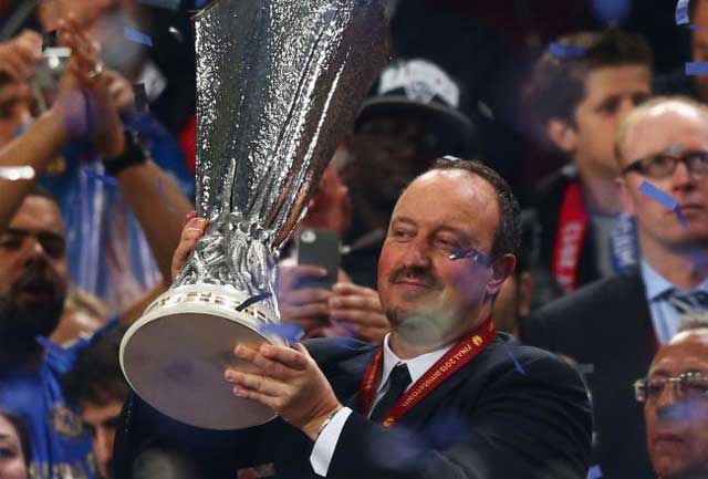 Rafa Benitez lifts the Europa Cup