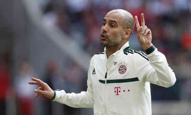 Pep Guardiola shows tactics with his new team, Bayern Munich
