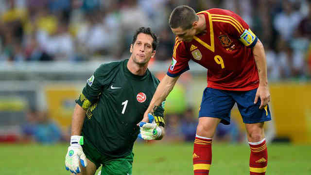 Torres scores and helps the keeper of Tahiti from the floor