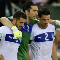 Buffon celebrate with his team as Italy take third place in the Confederations Cup