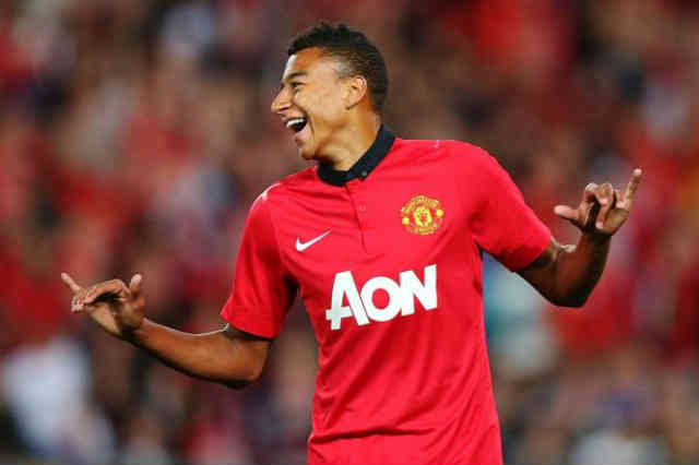 Lingard celebrates his goal with his team, Manchester United