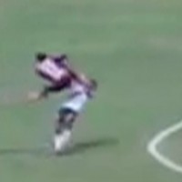 Peruvian player takes kung-fu kick to the face