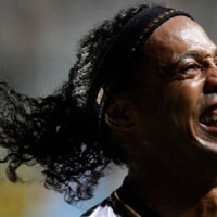 Ronaldinho's Atletico Mineiro progressed to the Copa Libertadores final on Thursday with a dramatic 3-2 penalty .