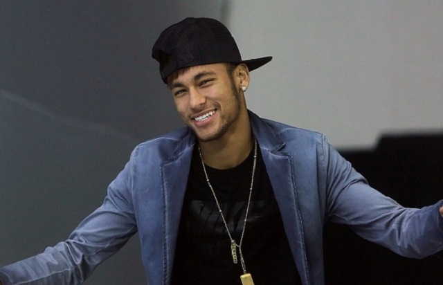 We knew Neymar quite photogenic and attracted by the crackling flashes of photographers. In an interview with the magazine area, the Brazilian implied to have some metrosexual practices.