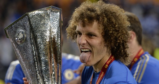 David Luiz lifting the Europa Cup where he was decisive last season.