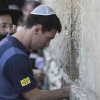 Lionel Messi makes his prayer at the wailing wall