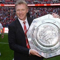 David Moyes holding his first trophy in over a decade