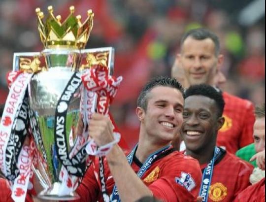 Robin van Persie and Manchester United celebrate last years English Premier League Title