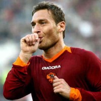 Francesco Totti extends his contract with AS Roma