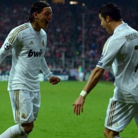 Mesut Ozil supports for Ronaldo!