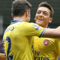 Ozil celebrates with Giroud with the assist he gives