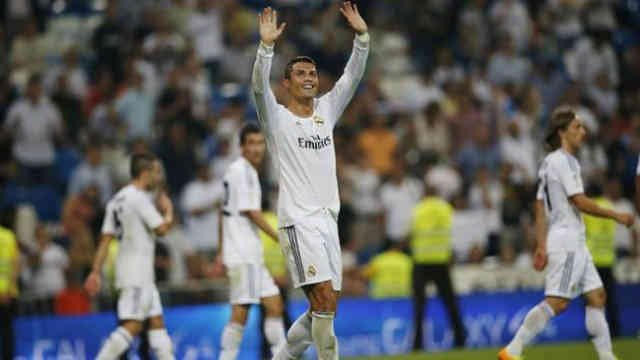 Ronaldo cheers the crowd and celebrates his game with Getafe