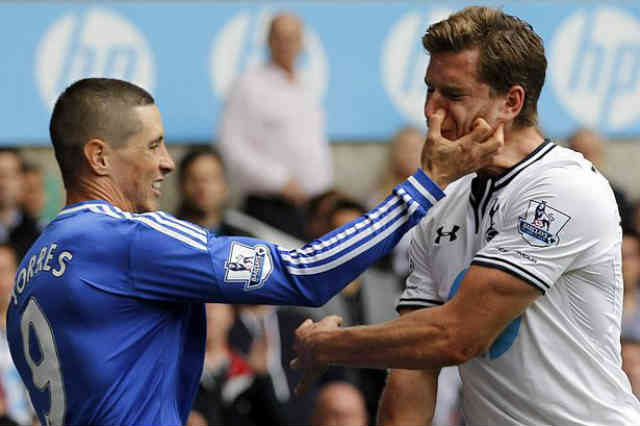 Torres gets sent off because of the second yellow card he receives