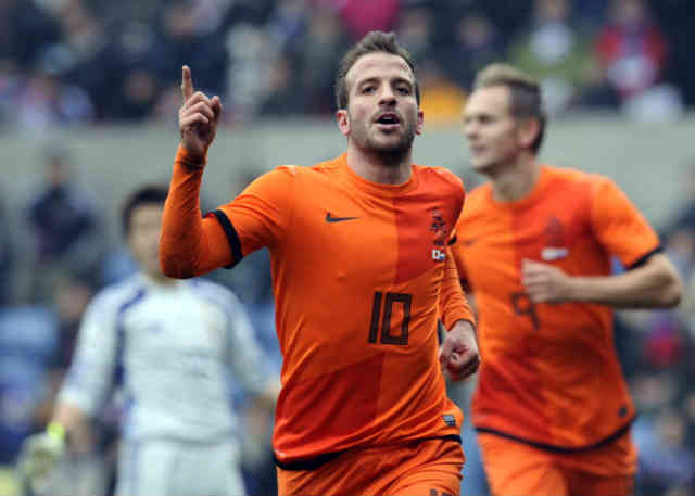 Rafael van der Vaart opens up the game with his opener goal against Japan