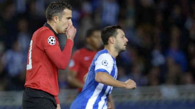 Robin Van Persie misses the penalty in the Champions League