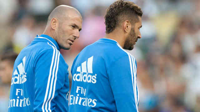 Zidane gives advice for Benzema and encourages him in Real Madrid