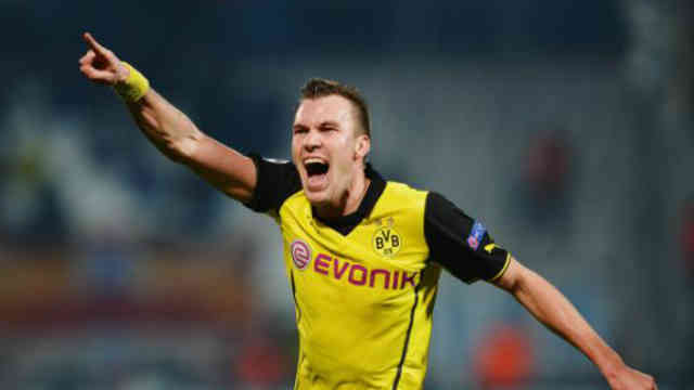 Grosskreutz seals the win for Dortmund and sends them through