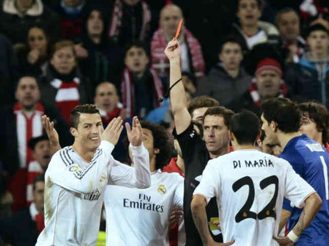 As Real Madrid get a draw in their game, CR7 suffers a red card